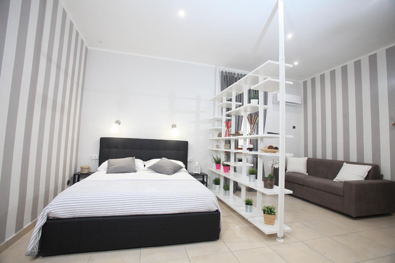 Convitalia Bed & Breakfast เนเปิลส์ ภายนอก รูปภาพ
