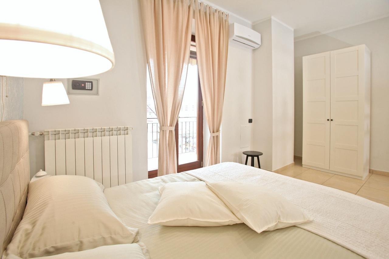 Convitalia Bed & Breakfast เนเปิลส์ ภายนอก รูปภาพ